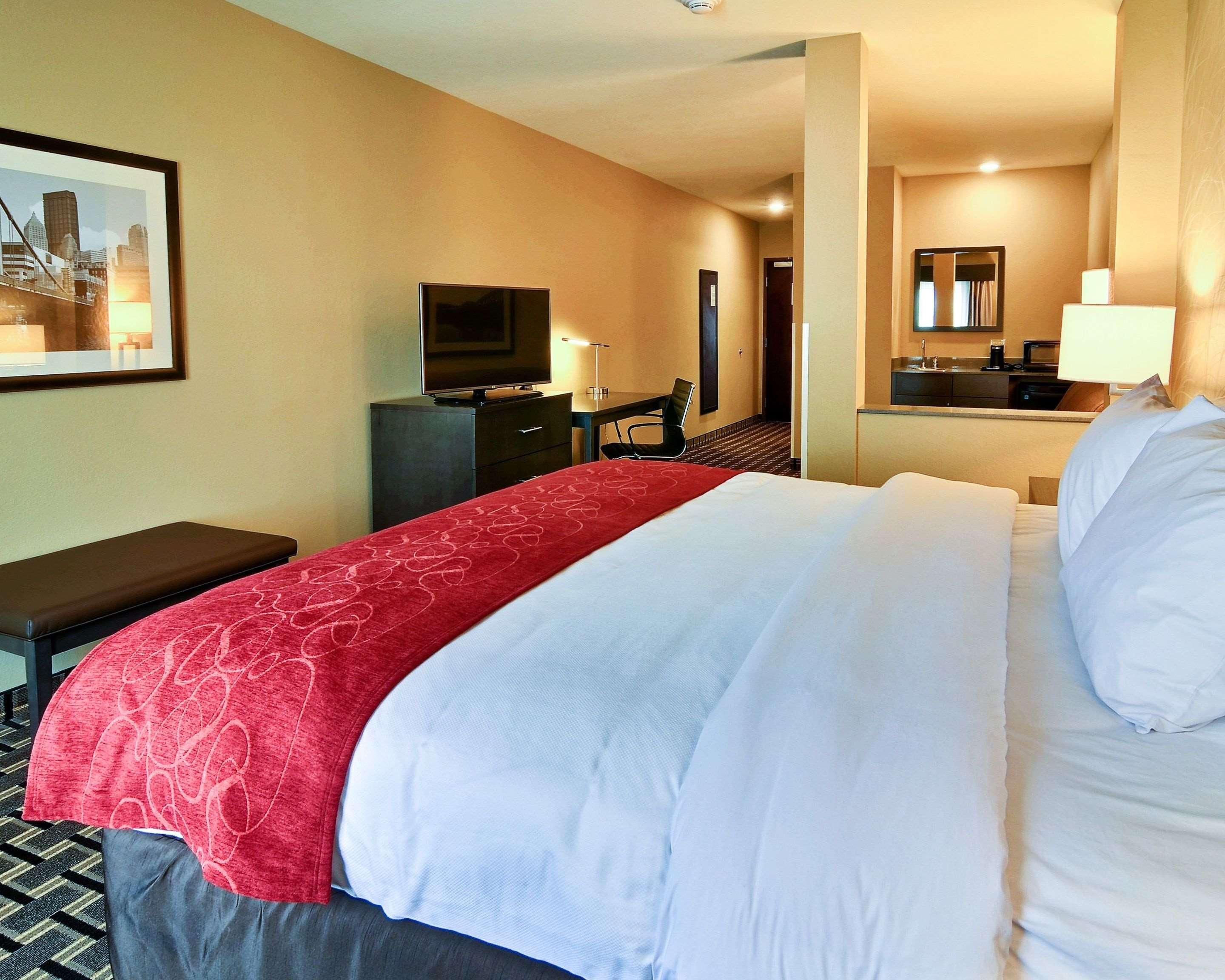 Comfort Suites Uniontown Esterno foto
