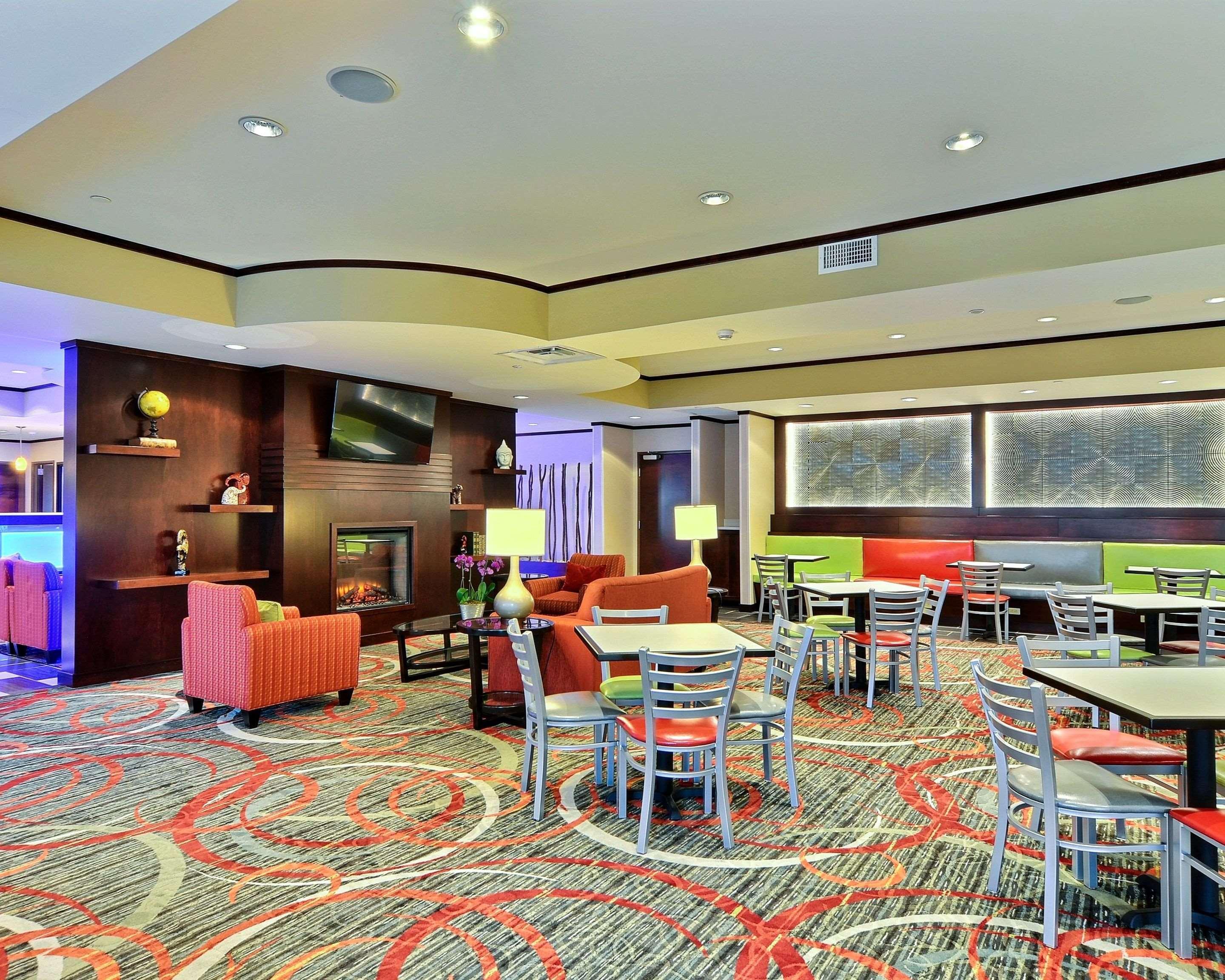 Comfort Suites Uniontown Esterno foto