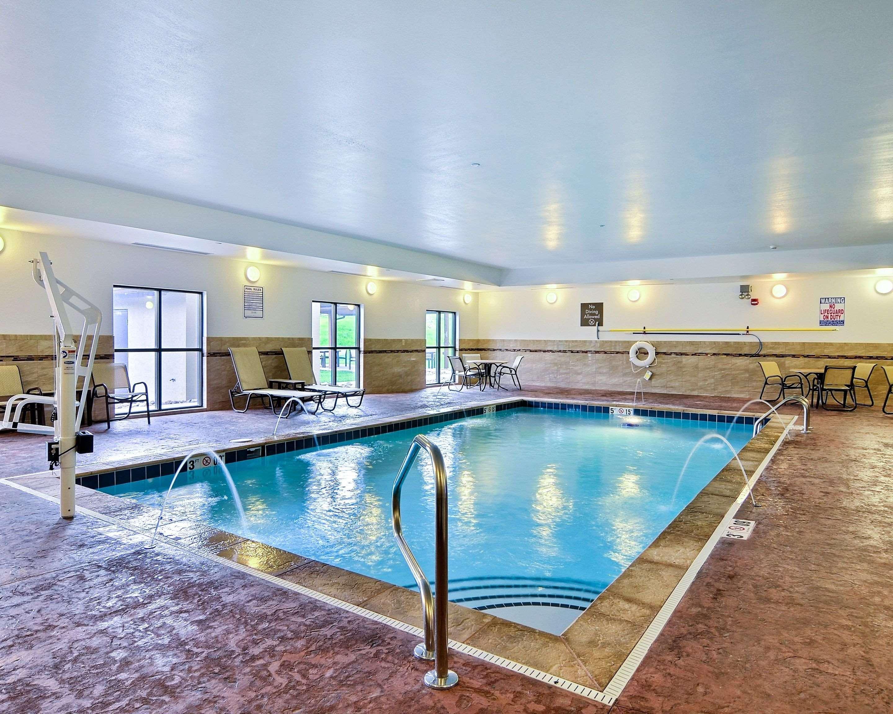 Comfort Suites Uniontown Esterno foto