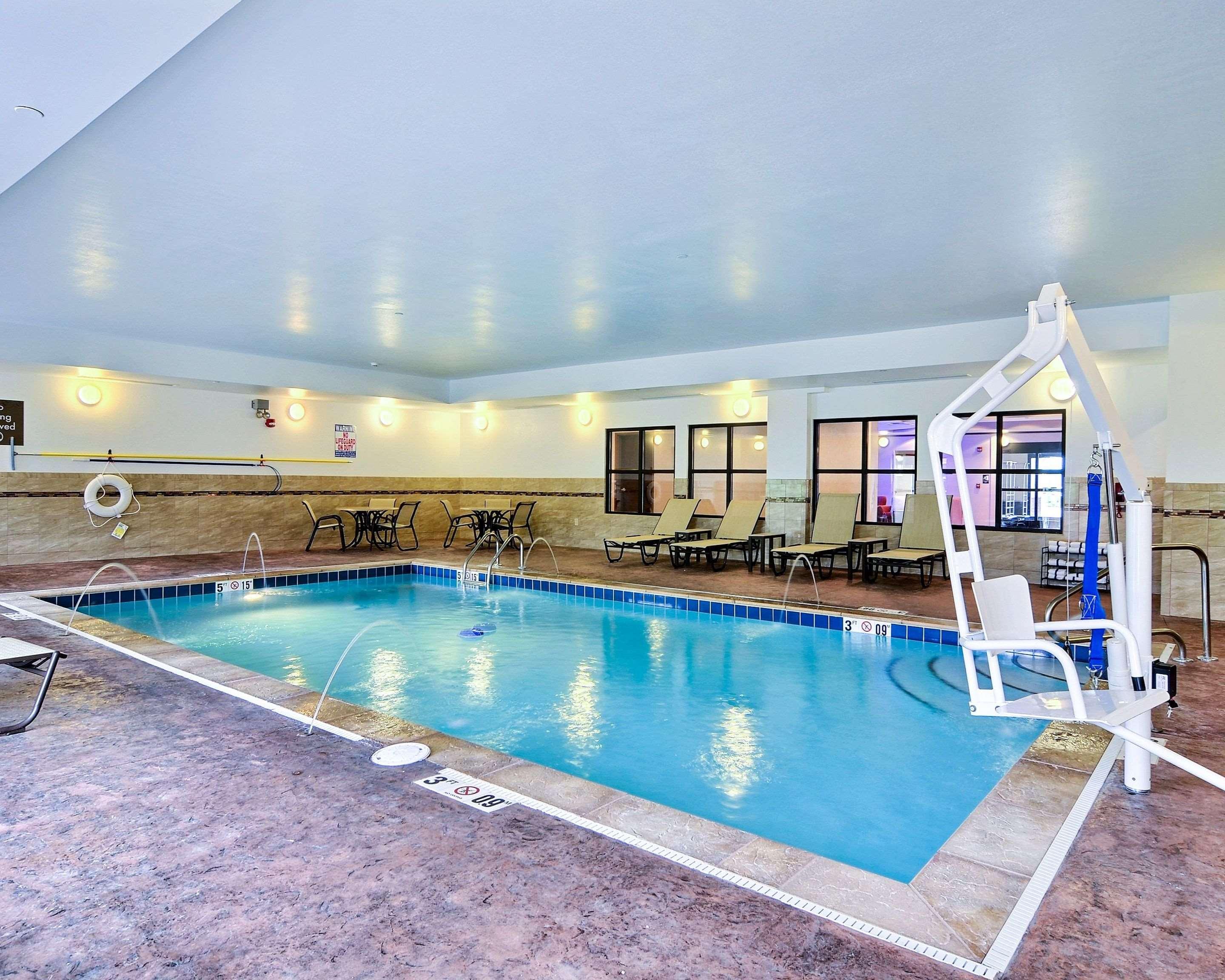 Comfort Suites Uniontown Esterno foto