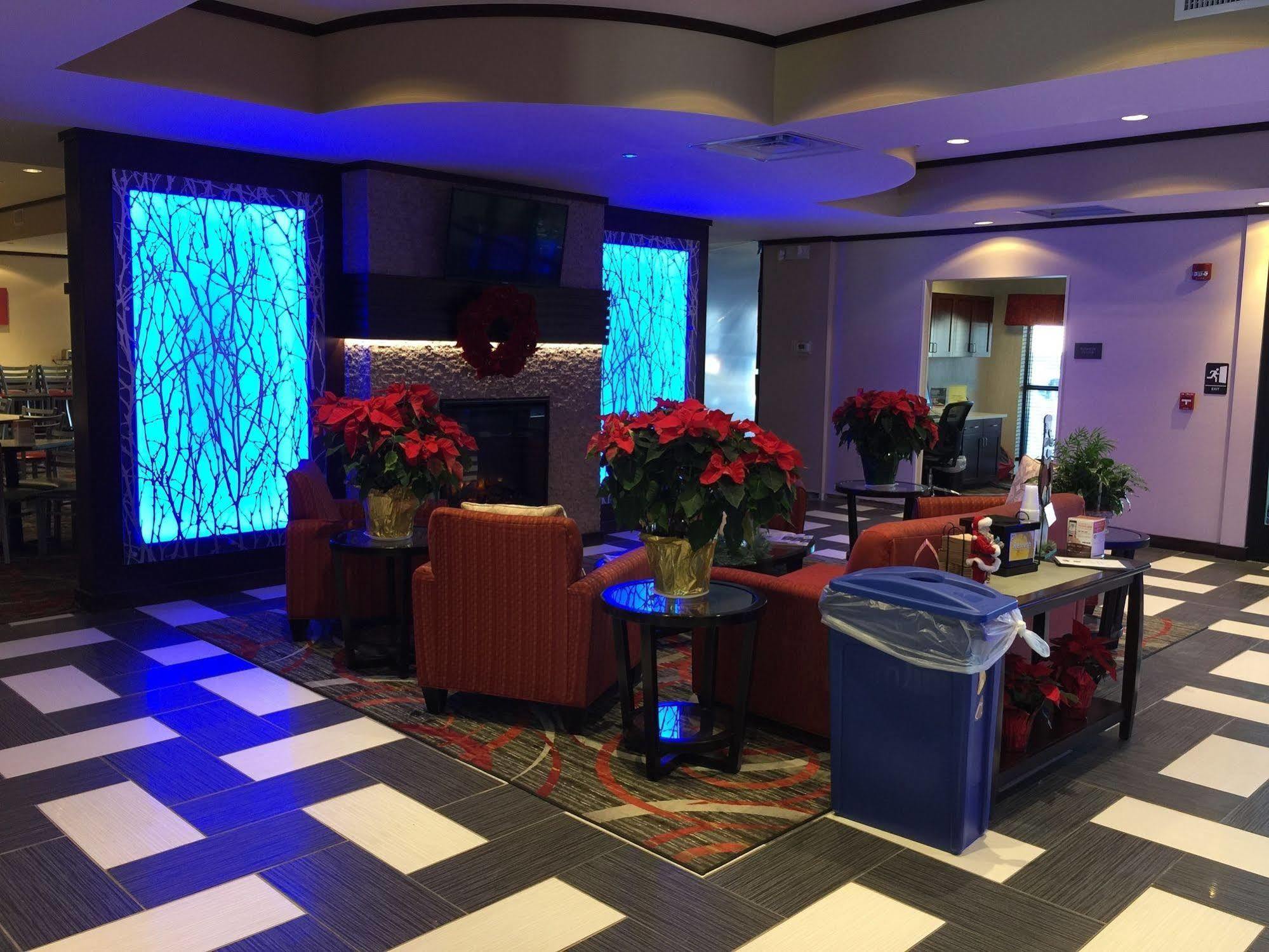 Comfort Suites Uniontown Esterno foto