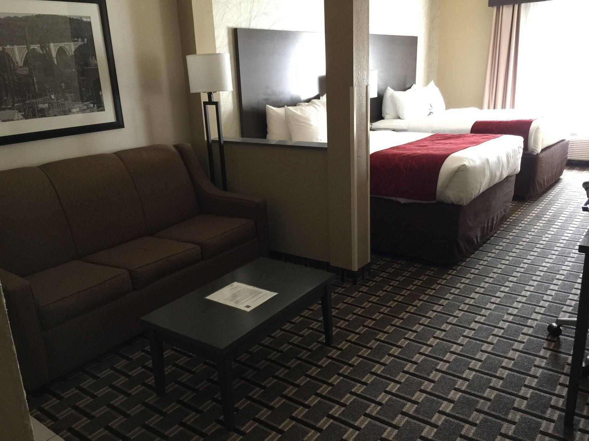 Comfort Suites Uniontown Esterno foto