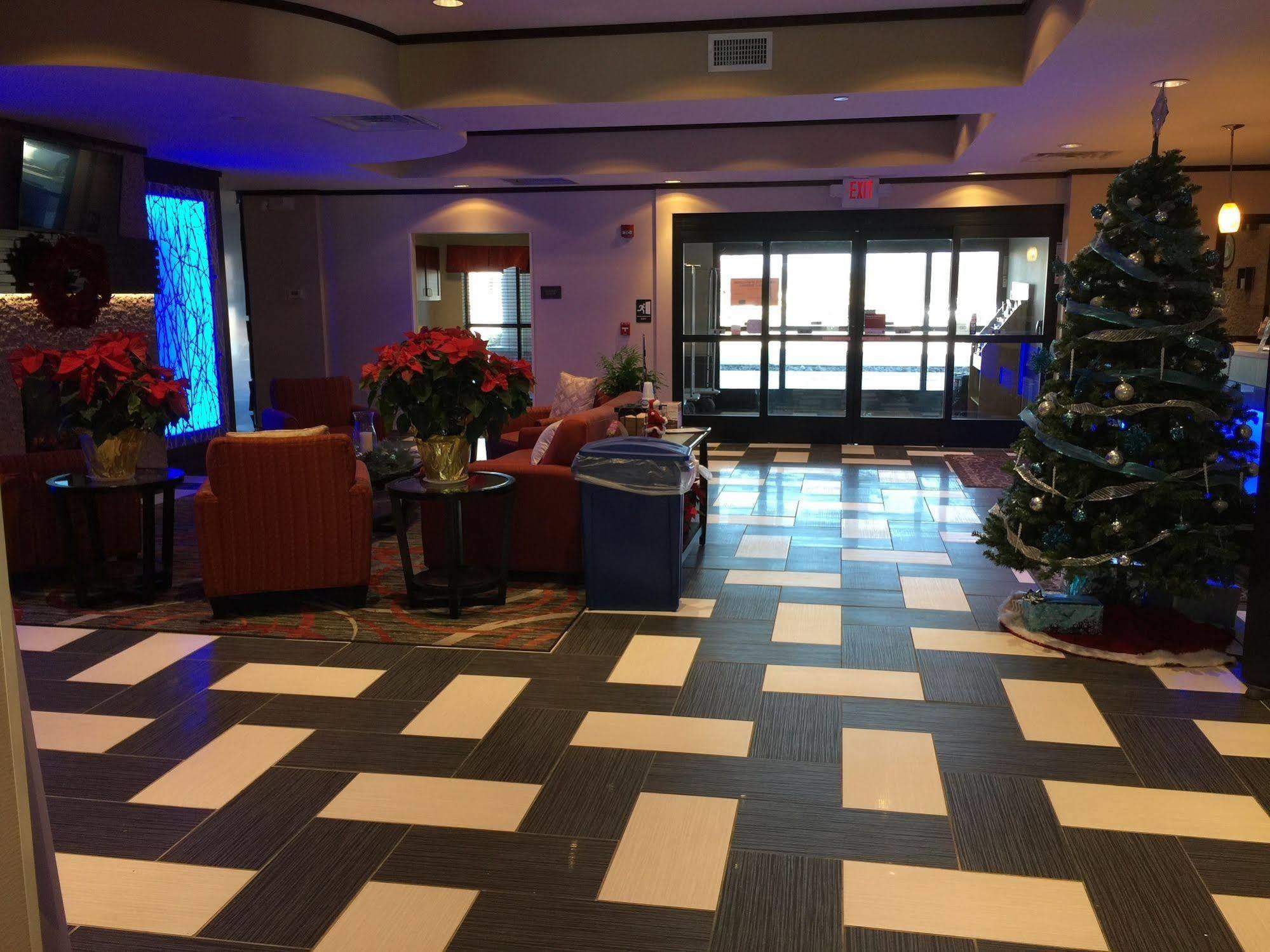 Comfort Suites Uniontown Esterno foto